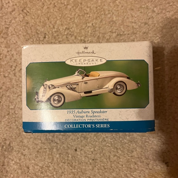 Hallmark Keepsake - 1935 Auburn Speedster - 2000 Vintage Car Ornament - Picture 2 of 3